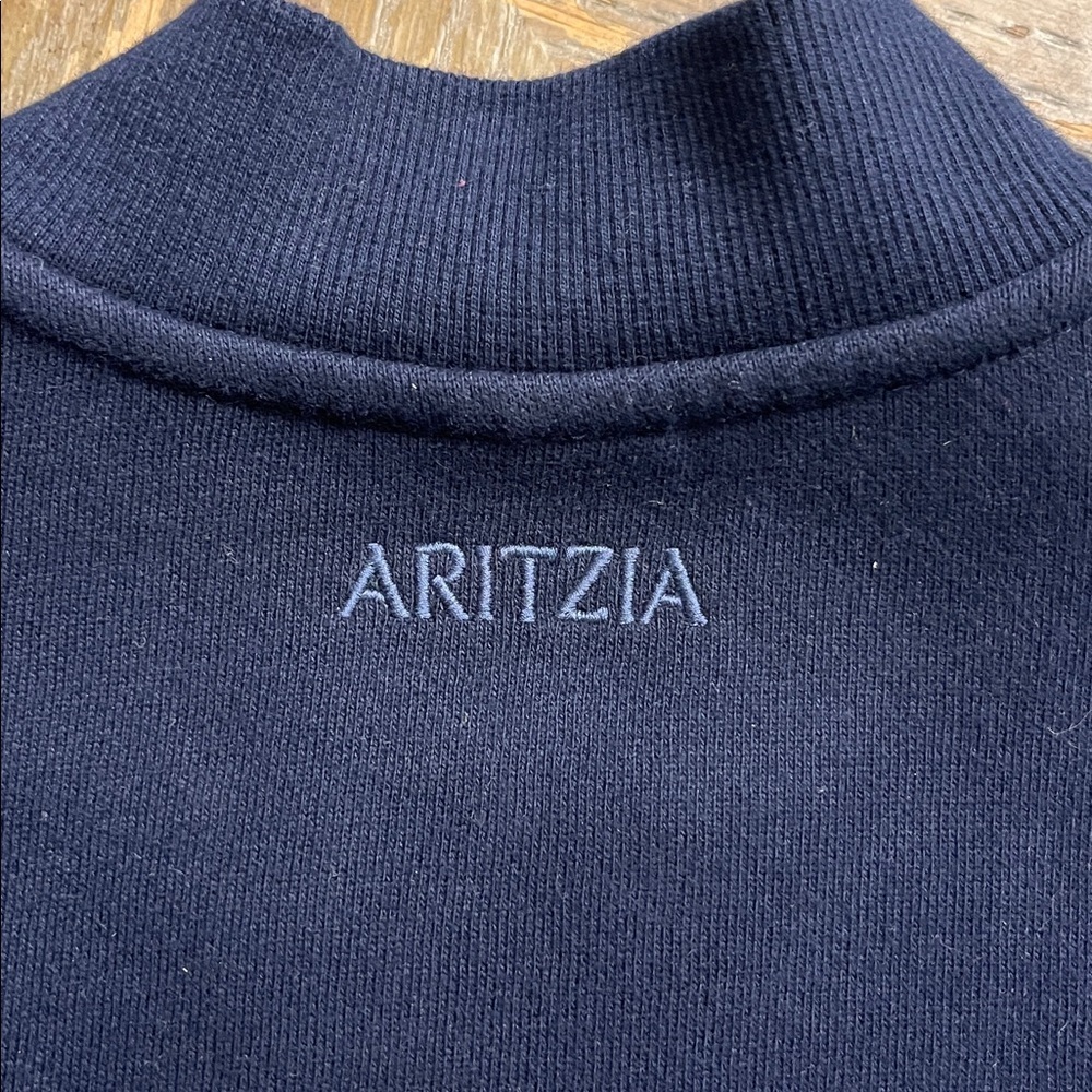 Aritzia Megafit Women's Navy Zip Up size 1 - Picture 2 of 3